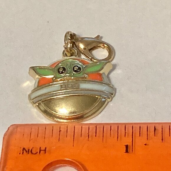 Star Wars The Child Baby Yoda Grogu Mandalorian Charm Clip On Zipper Pull - Picture 9 of 10